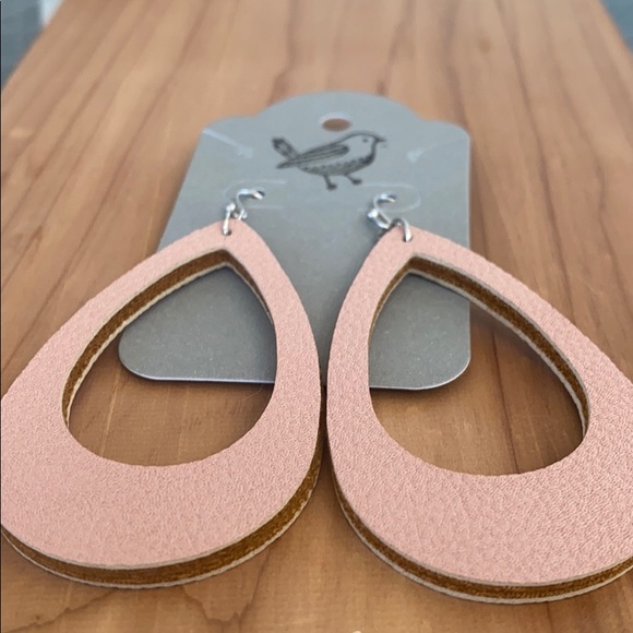 Pink cut leather earrings - Picture 2 of 3
